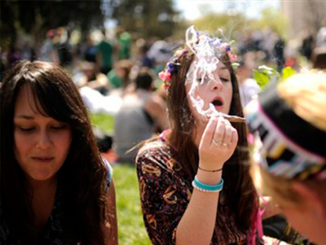 3ª SESIÓN DE ESCUELA DE FAMILIAS “COMO AFRONTAR LA ADOLESCENCIA Y EVITAR EL CONSUMO DE DROGAS EN ESTAS EDADES”